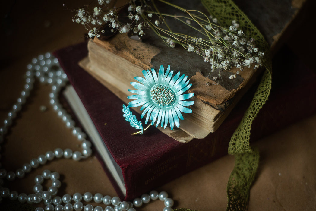 Daisy enamel blue Vintage metal brooch,  Art Deco style, Mother's Day gift.
