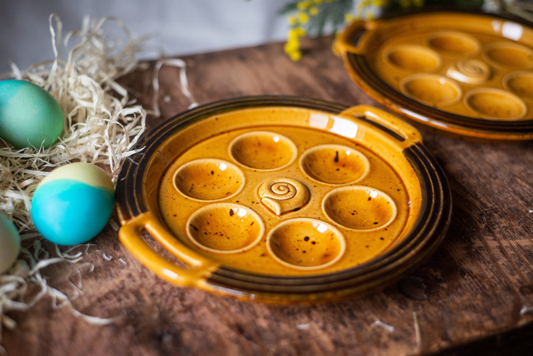 Majolica Egg Plate – Vintage Ceramic Easter Egg Tray | Rustic Spring Tableware