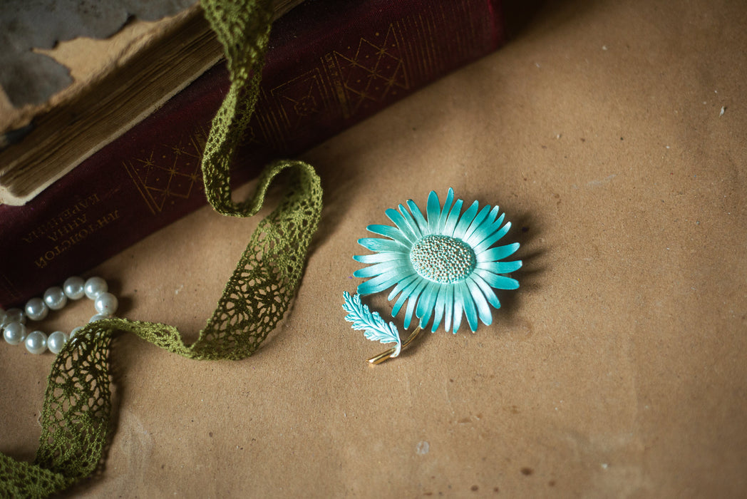 Daisy enamel blue Vintage metal brooch,  Art Deco style, Mother's Day gift.