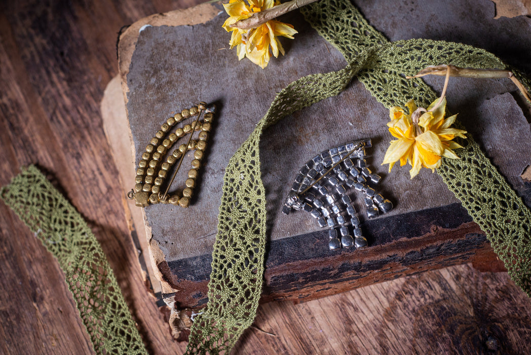 Vintage Rhinestone Brooch: Sparkly Bridal Scarf Pin