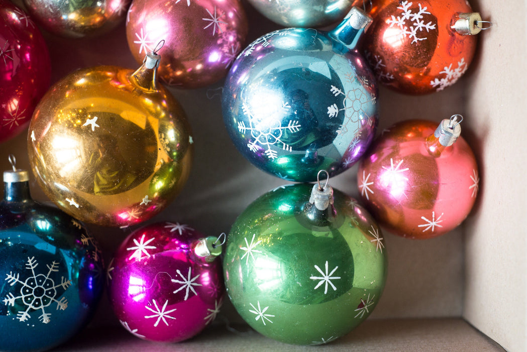 Vintage Christmas Ornaments – Snowflake Glass Balls, Silver Pink Boxed Set