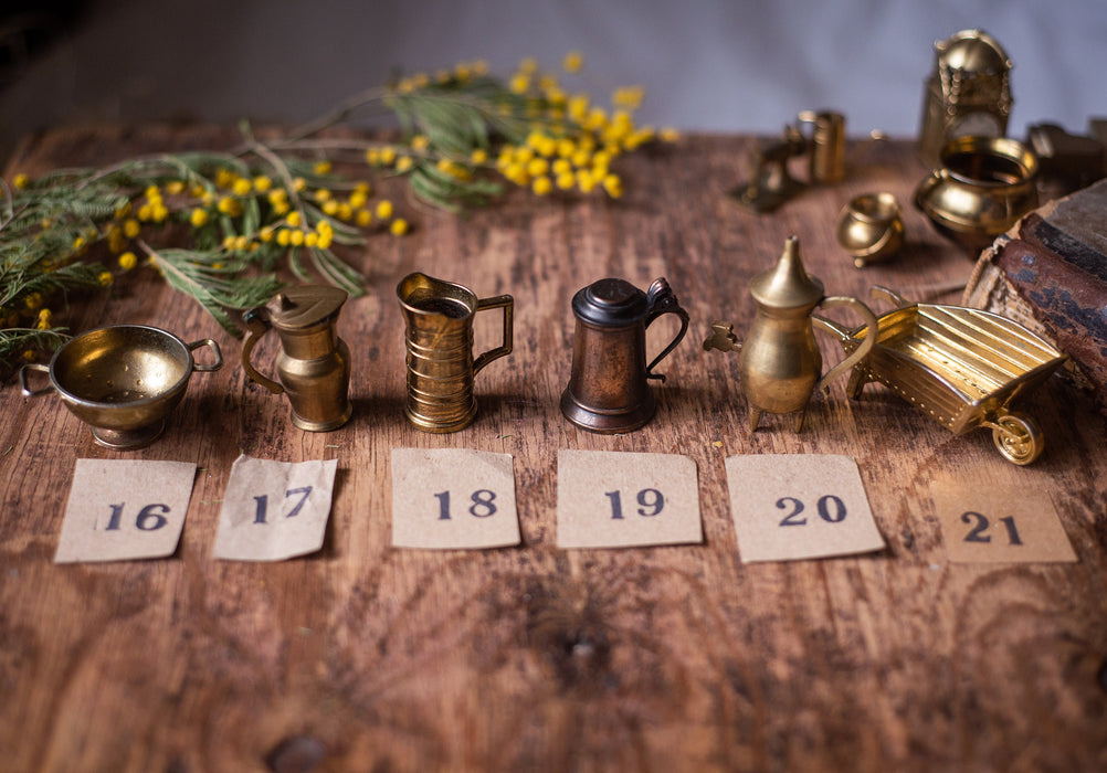 Brass Dollhouse Miniatures Vintage Clock Cauldron Mirror Set2-4cm