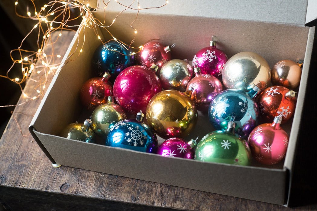 Vintage Christmas Ornaments – Snowflake Glass Balls, Silver Pink Boxed Set