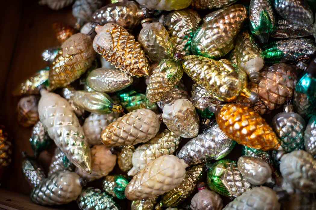 Vintage Glass Pine Cone Ornaments – Gold, Silver & White Set (6–24 pcs)