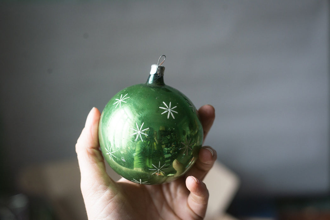 Vintage Christmas Ornaments – Snowflake Glass Balls, Silver Pink Boxed Set