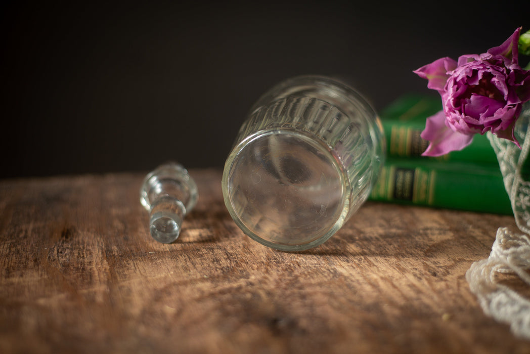 Vintage Glass Whiskey Decanter – Elegant Barware