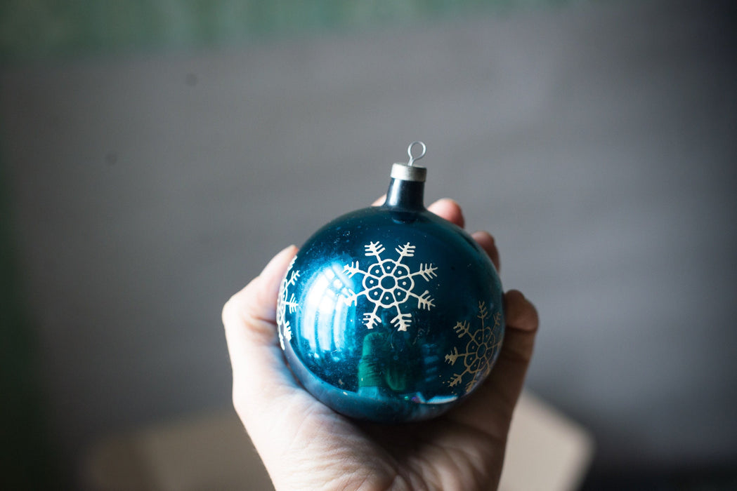 Vintage Christmas Ornaments – Snowflake Glass Balls, Silver Pink Boxed Set