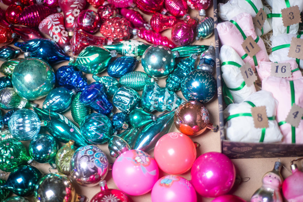 Vintage Christmas Mystery Box – 24 Glass Ornaments Advent Calendar, Retro Holiday Gift Set