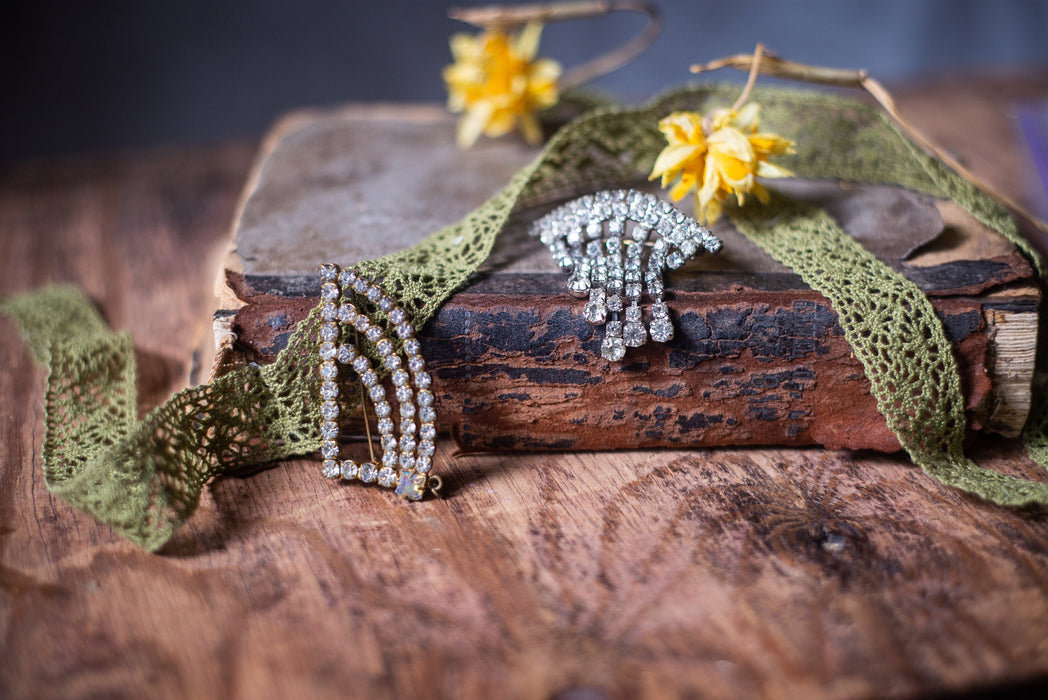 Vintage Rhinestone Brooch: Sparkly Bridal Scarf Pin