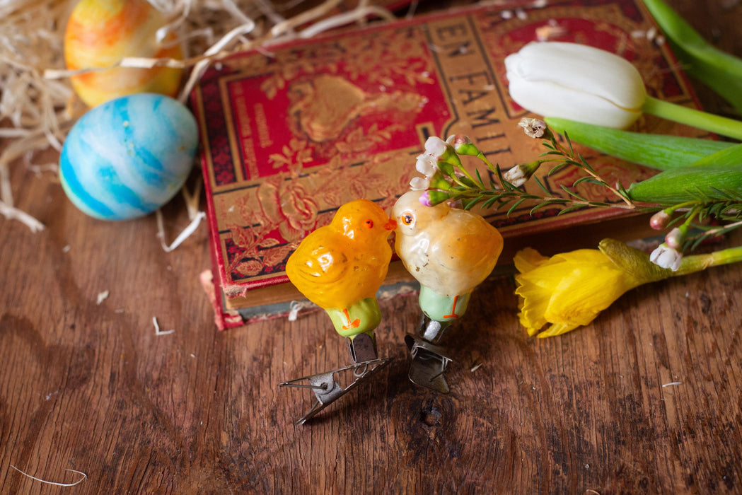 Vintage Easter Chick Clip Ornament – 1950s Glass Figurine