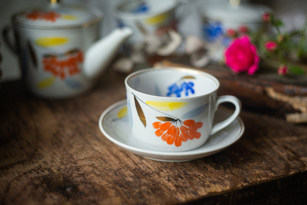 Vintage Porcelain tea set, 9-Piece china tea set, ceramic teapot, milk jug, sugar bowl, 3 ceramic cups, and 3 saucers