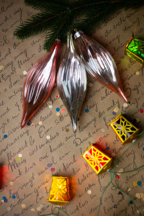 Glass Icicle Christmas Ornaments, Vintage Set of 3 – 16 cm