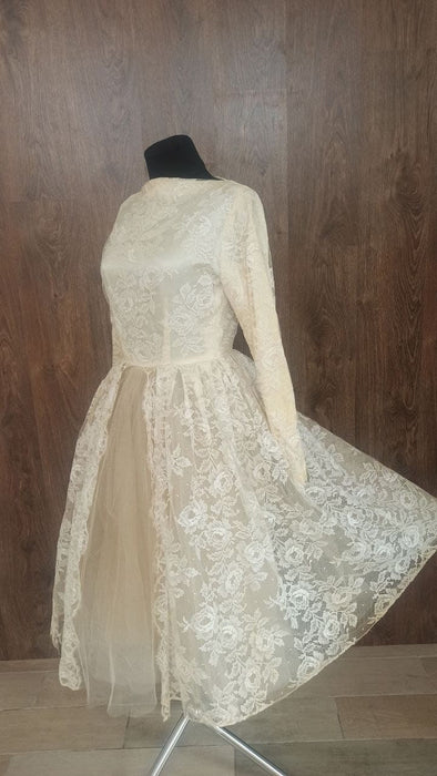 1950s Vintage Wedding Dress – Ivory Lace Tulle Tea Length Gown With Long Sleeves