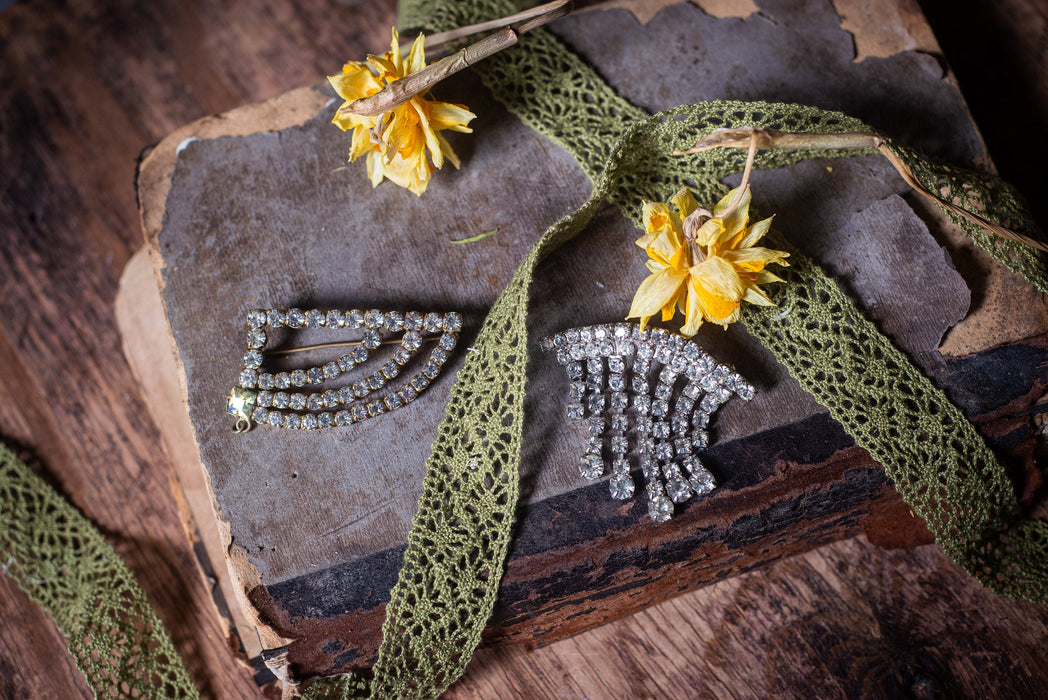 Vintage Rhinestone Brooch: Sparkly Bridal Scarf Pin