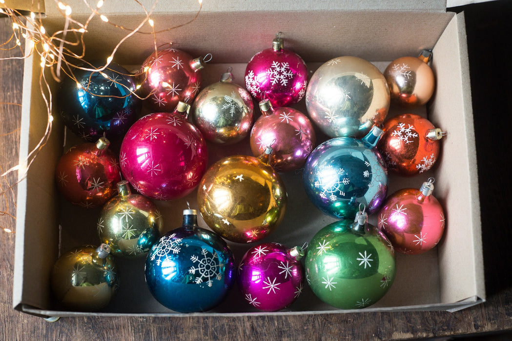 Vintage Christmas Ornaments – Snowflake Glass Balls, Silver Pink Boxed Set