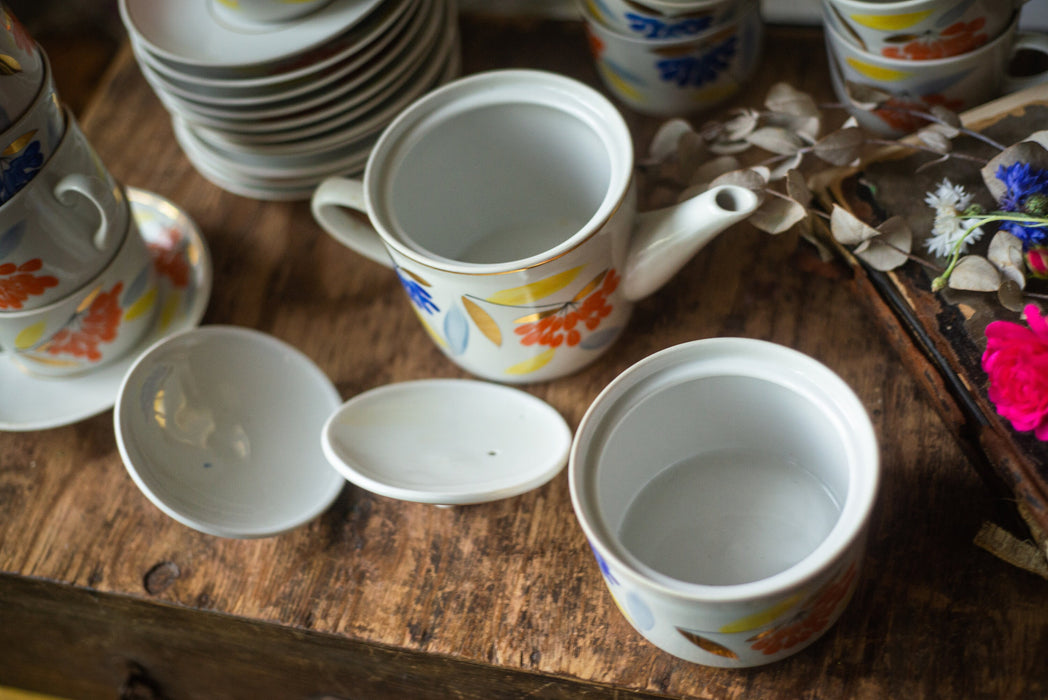 Vintage Porcelain tea set, 9-Piece china tea set, ceramic teapot, milk jug, sugar bowl, 3 ceramic cups, and 3 saucers