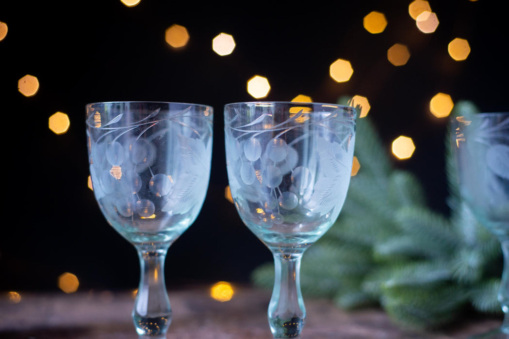 1970s Etched Crystal Wine Glasses – Set of 2