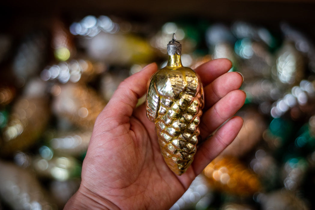 Vintage Glass Pine Cone Ornaments – Gold, Silver & White Set (6–24 pcs)
