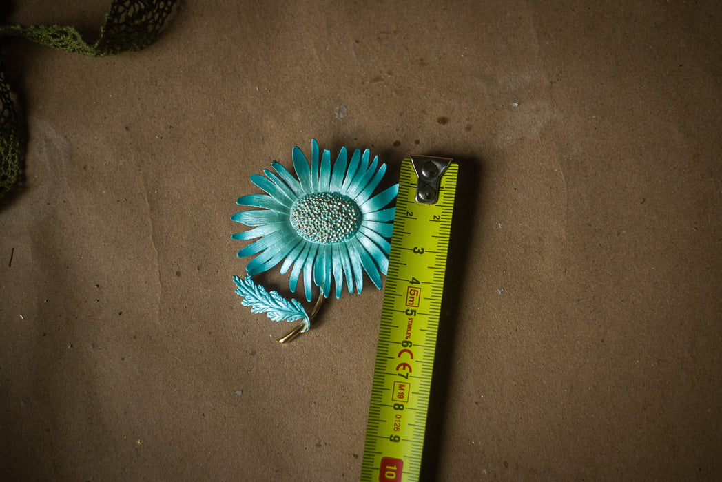 Daisy enamel blue Vintage metal brooch,  Art Deco style, Mother's Day gift.