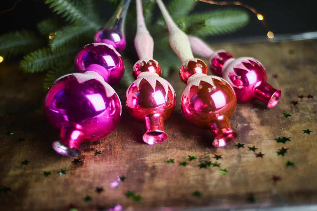 Christmas tree toppers, hot pink and white frosted decor