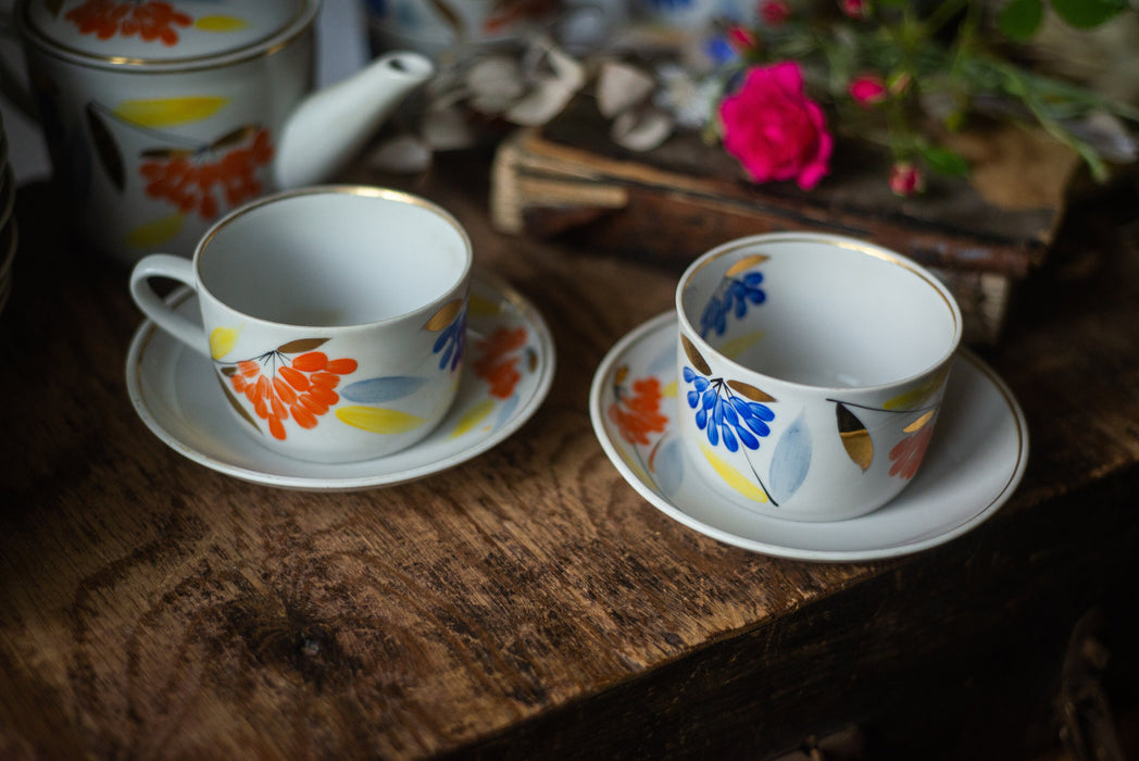 Vintage Porcelain tea set, 9-Piece china tea set, ceramic teapot, milk jug, sugar bowl, 3 ceramic cups, and 3 saucers