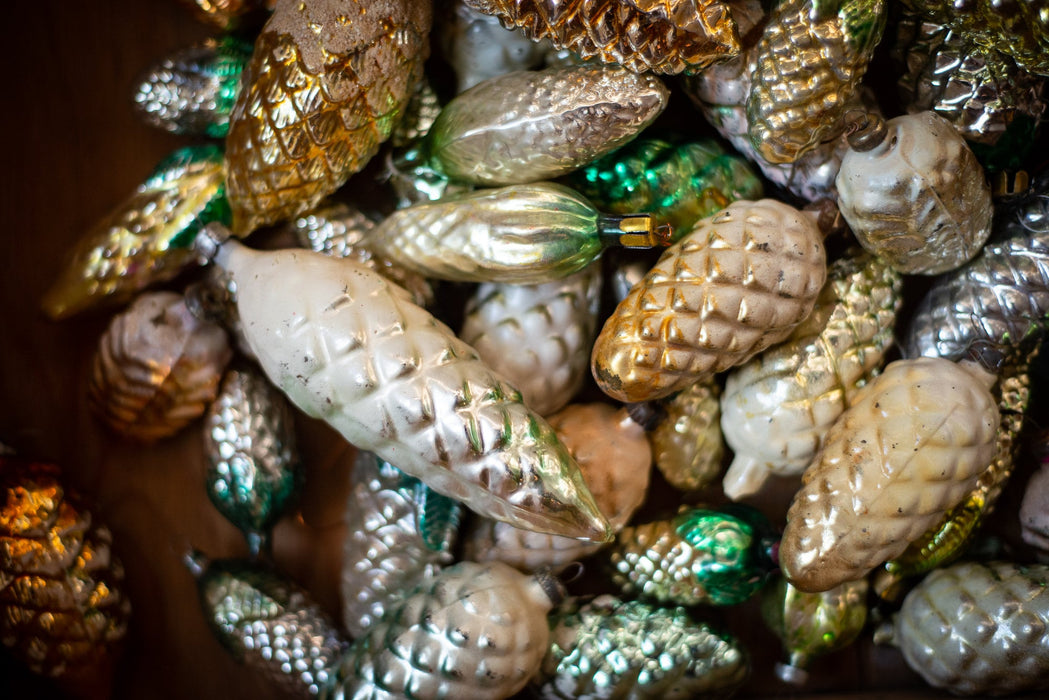 Vintage Glass Pine Cone Ornaments – Gold, Silver & White Set (6–24 pcs)