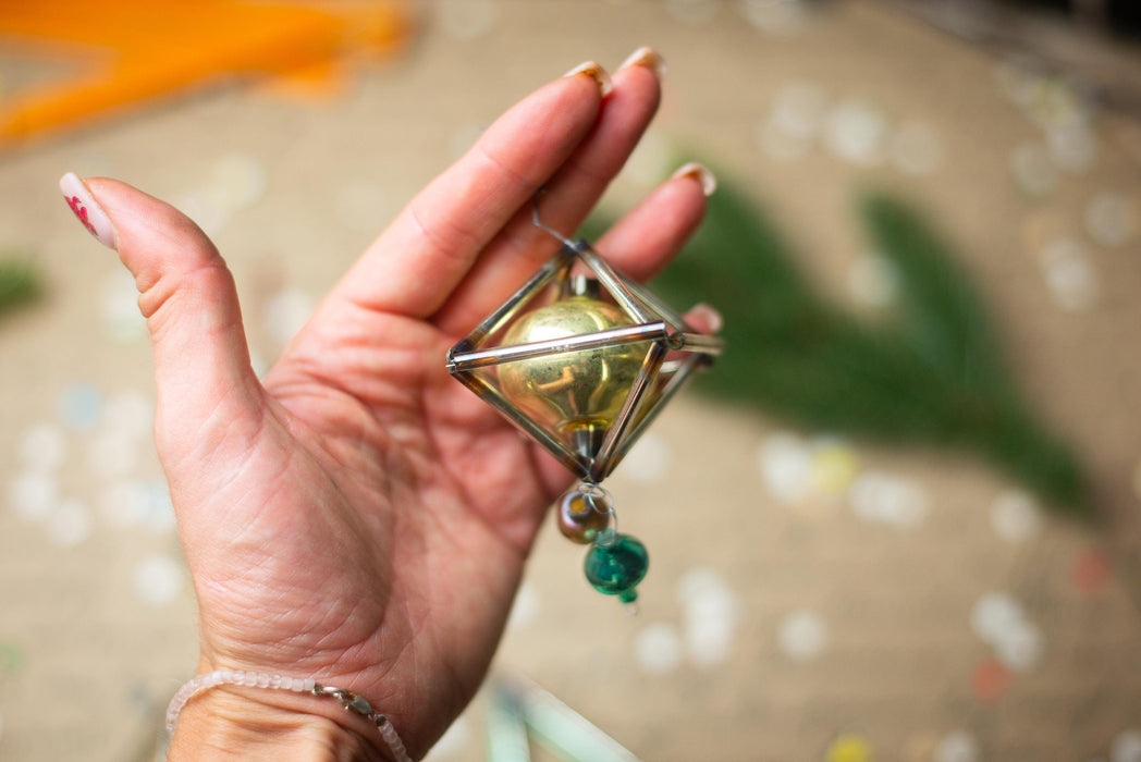 Vintage Gold Green Sputnik Ornaments – Set of 12