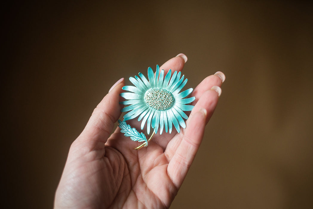 Daisy enamel blue Vintage metal brooch,  Art Deco style, Mother's Day gift.