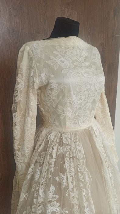 1950s Vintage Wedding Dress – Ivory Lace Tulle Tea Length Gown With Long Sleeves