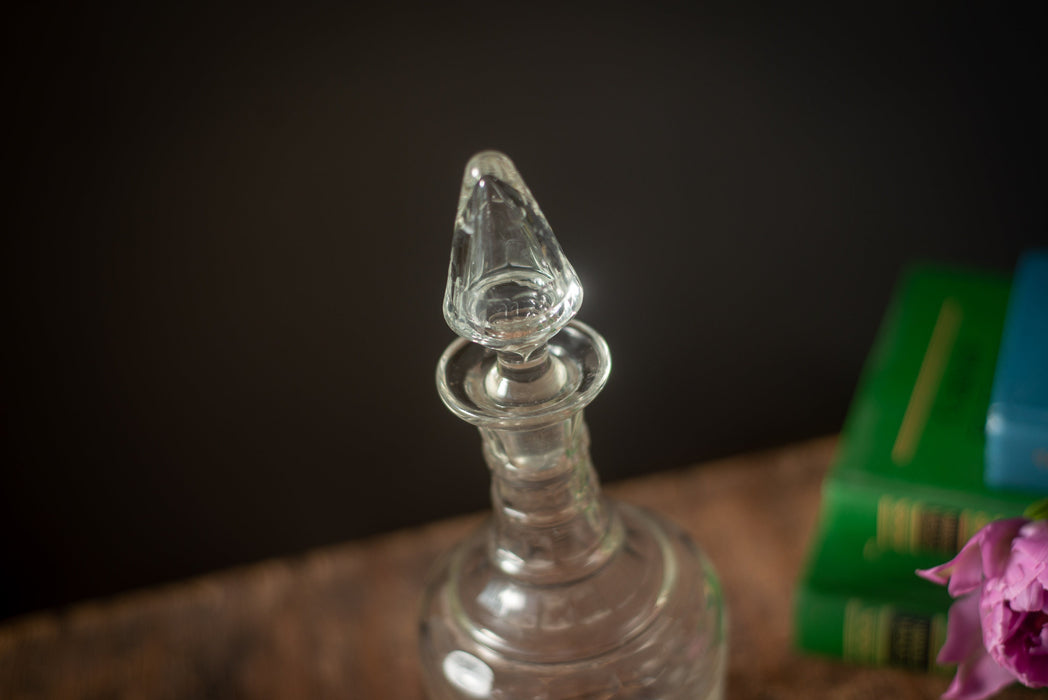 Vintage Glass Whiskey Decanter – Elegant Barware