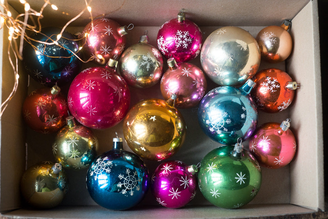 Vintage Christmas Ornaments – Snowflake Glass Balls, Silver Pink Boxed Set
