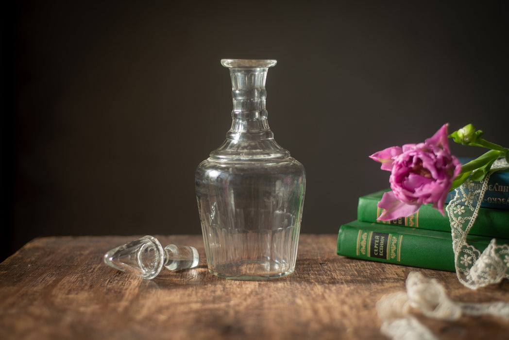 Vintage Glass Whiskey Decanter – Elegant Barware
