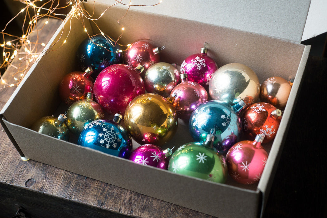 Vintage Christmas Ornaments – Snowflake Glass Balls, Silver Pink Boxed Set