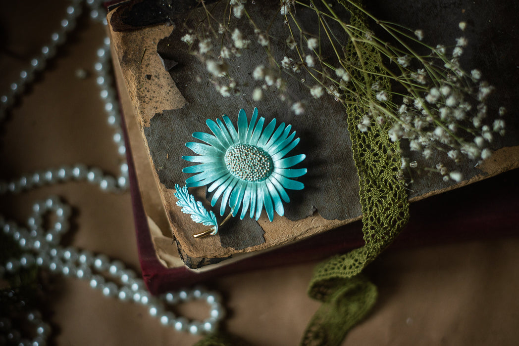 Daisy enamel blue Vintage metal brooch,  Art Deco style, Mother's Day gift.