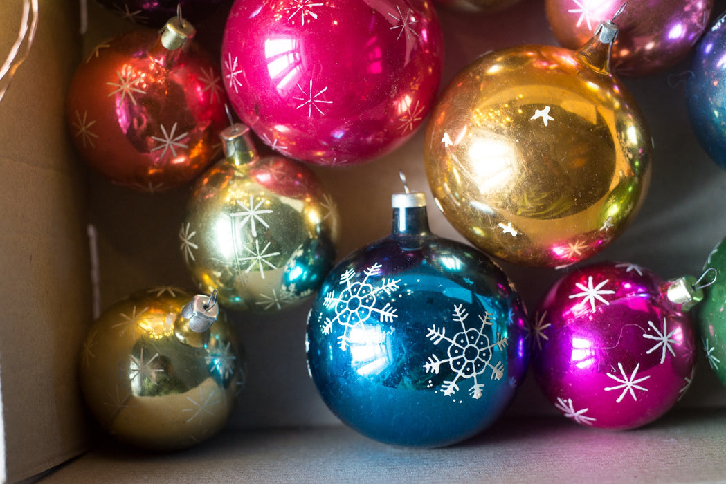 Vintage Christmas Ornaments – Snowflake Glass Balls, Silver Pink Boxed Set