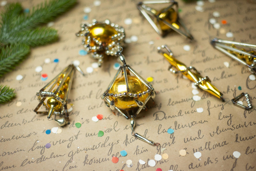 Vintage Gold Green Sputnik Ornaments – Set of 12