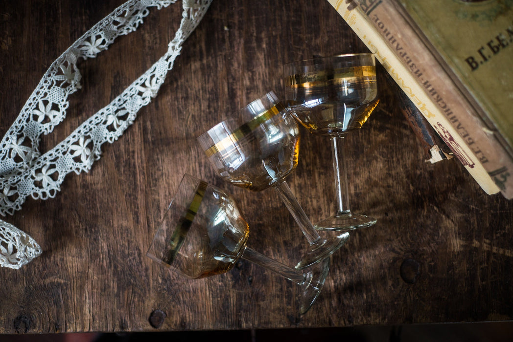 Vintage Gatsby Gold Rim Wine Glasses – Set of 3