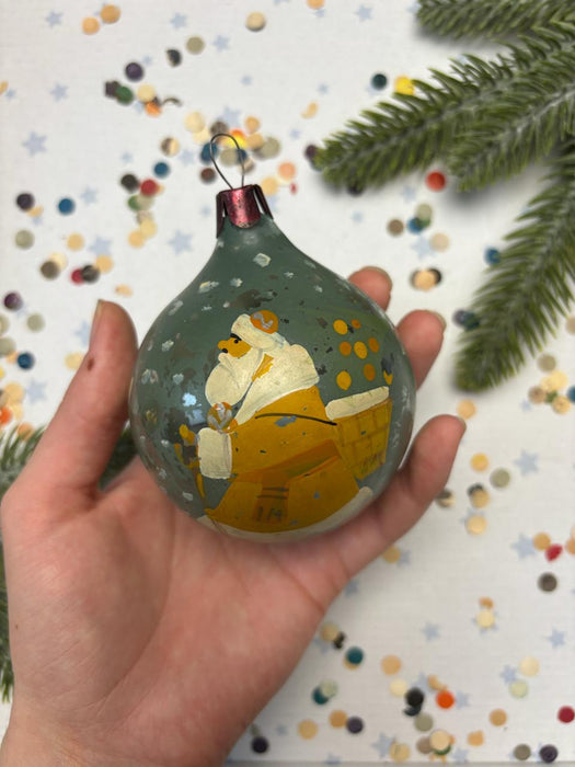 Vintage Hand-Painted Santa Glass Christmas Ornament – Sage Green, 9 cm / 3.54 in